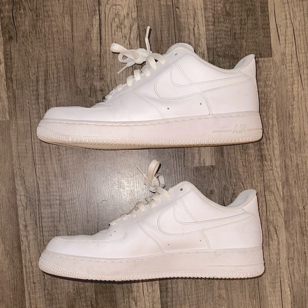Nike AF1 White Low Classic Sneakers | 12M = 13.5W | Preowned Leather Air Forces - Picture 7 of 15